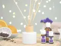 Un mikado casero duradero con aceites esenciales de clavo y naranja. Aromas naturales para tu hogar.