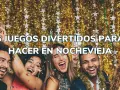 Cinco amigos celebran con confeti y chispas, listos para divertidos juegos para Nochevieja.