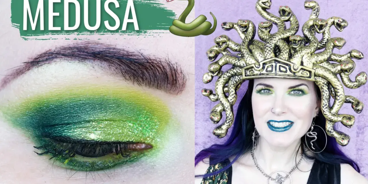 Maquillaje verde y dorado para un disfraz de medusa casero, con serpientes en la cabeza y pendientes.