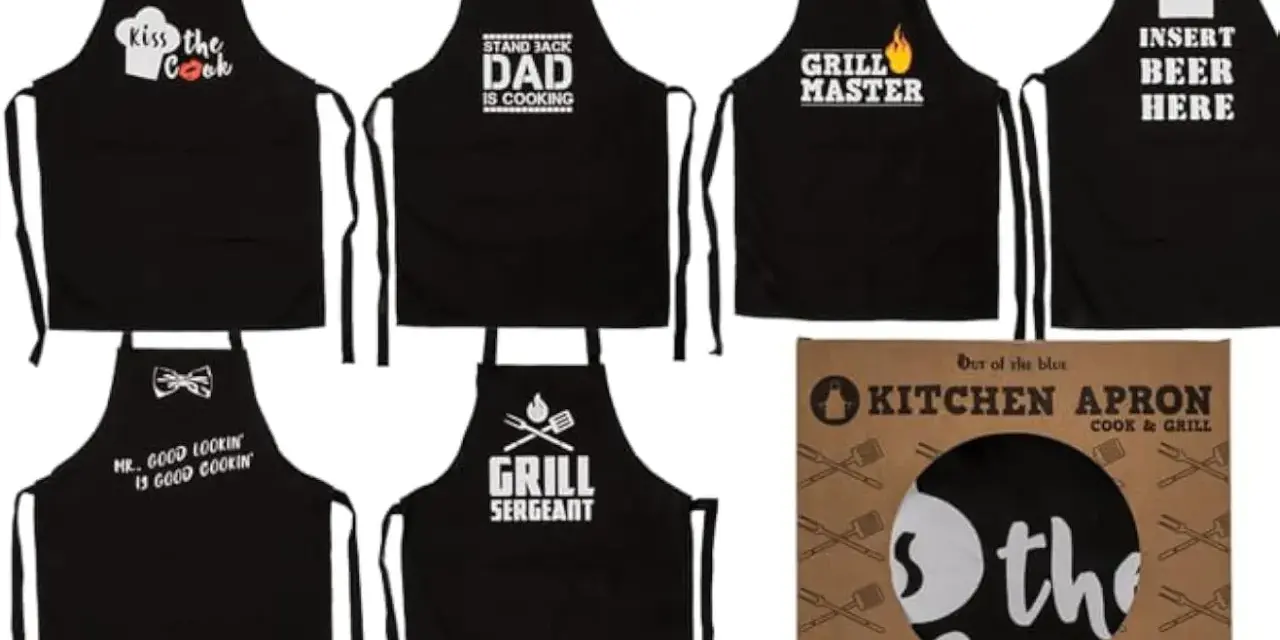 Varios delantales negros con frases divertidas para cocinar y asar: "Kiss the Cook", "Dad is Cooking", "Grill Master", "Insert Beer Here", "Mr. Good Lookin is Good Cookin" y "Grill Sergeant".