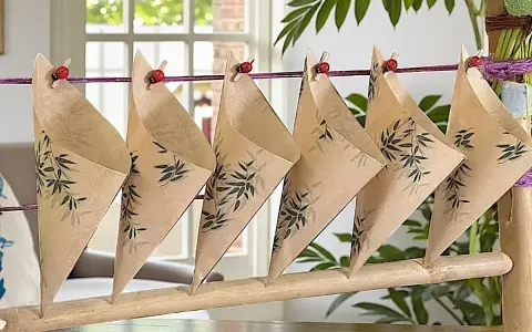 Cucuruchos de papel con bambú, ideales para bodas. Aprende como hacer cucuruchos de papel para bodas con este diseño.