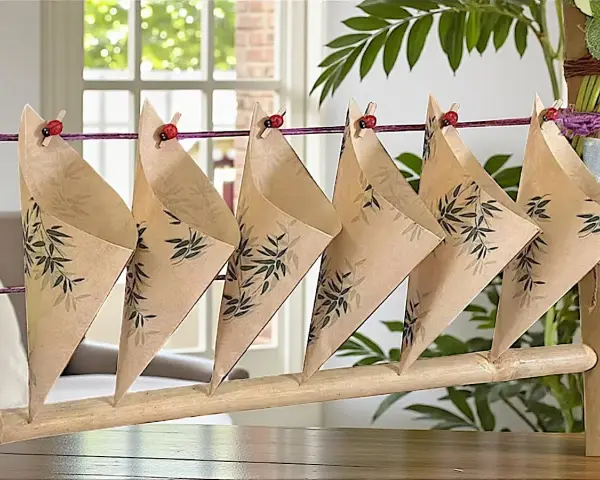 Cucuruchos de papel con bambú, ideales para bodas. Aprende como hacer cucuruchos de papel para bodas con este diseño.