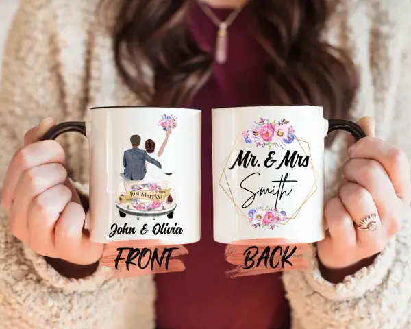 Tazas de boda personalizadas con pareja en coche "Just Married" y "Mr. & Mrs. Smith".