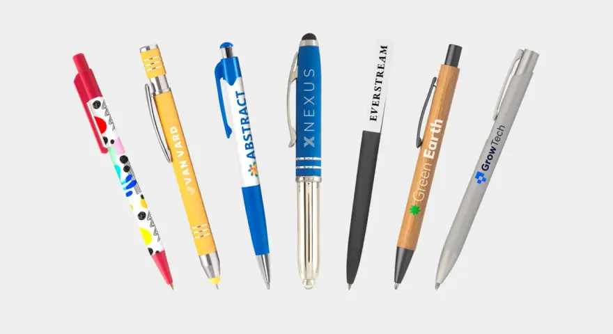Bolígrafos de varios colores y diseños, ideales para aprender como personalizar bolígrafos con logos.
