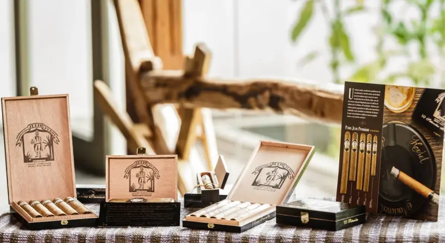 Cajas de puros personalizados de Julio Premium, con tabacos artesanales de La Palma.
