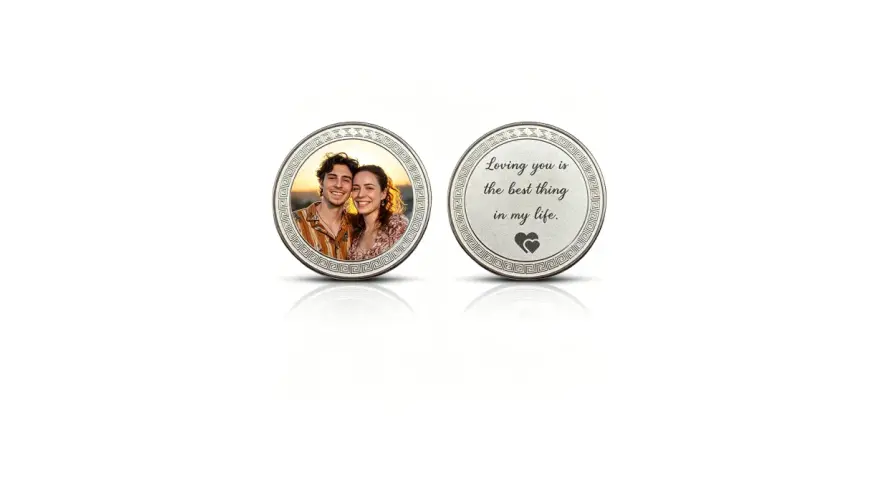 Monedas personalizadas con foto de pareja y mensaje romántico. Un recuerdo único.