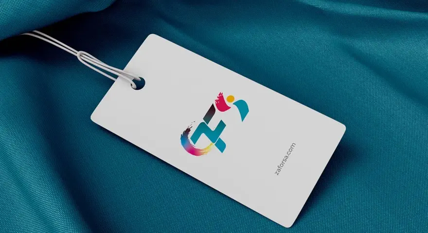 Etiquetas hecho a mano con logo colorido y web.