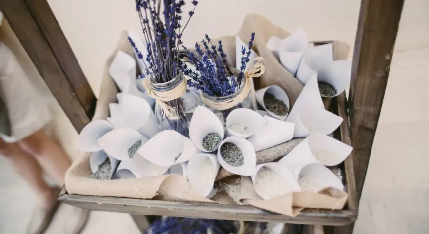 Conos de arroz y lavanda, perfectos regalos invitados boda hecho a mano.