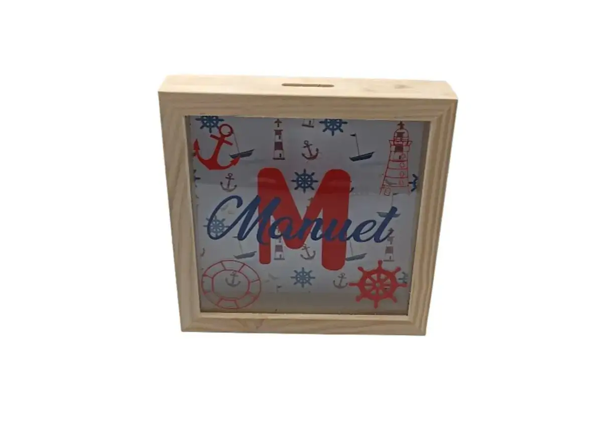 Hucha personalizable de madera con dise&ntilde;o marinero y el nombre 